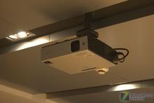如此之奢靡看款爺如何用投影組建影院