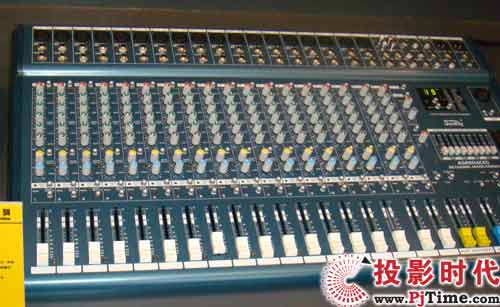 Soundking音王AS2204CED /AS2204CEDC多功能上機柜調音臺