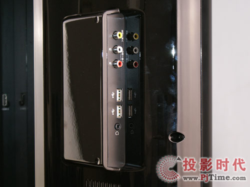 TCL自然藍(lán)光電視豐富接口配備
