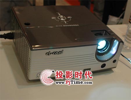 多合一多媒體投影機(jī)問世