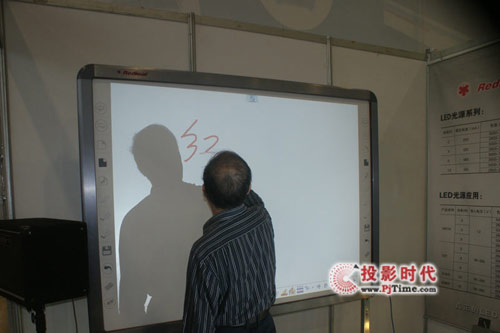 江蘇紅葉現(xiàn)身2010年春季全國高教儀器設備展