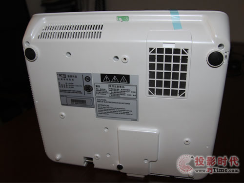 雅圖LX645W短焦投影機底部