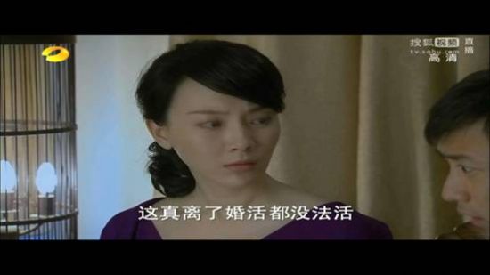 黑方具有更出色的外觀，無論放在客廳還是臥室，都很時尚