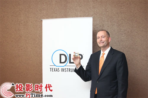 數字影院和微型投影機也要齊頭并進