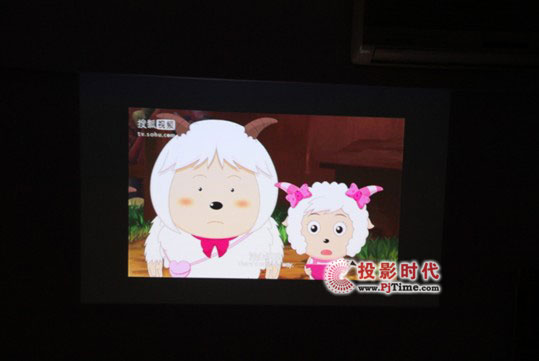 珠聯(lián)璧合-微型投影機酷樂視X2與IPAD2接駁試用