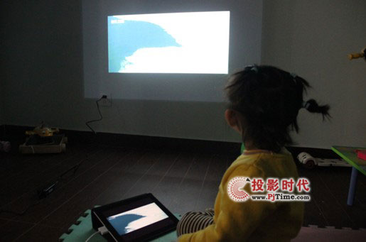 珠聯(lián)璧合-微型投影機酷樂視X2與IPAD2接駁試用