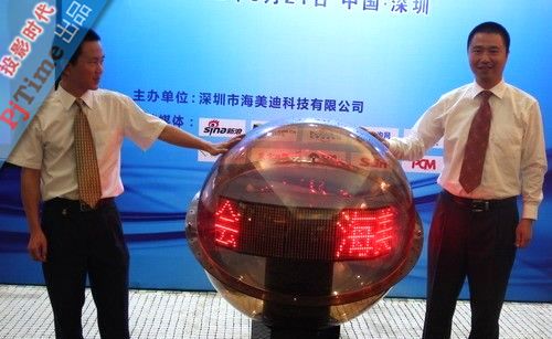   海美迪領(lǐng)導(dǎo)與海思領(lǐng)導(dǎo)攜手發(fā)布Q系列新品