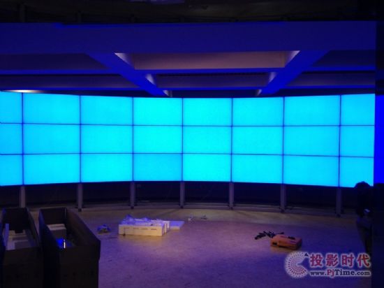 帝艾帝為國防科技大學打造3行9列弧形液晶拼接墻