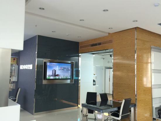 信頤數字標牌入駐格力形象體驗店