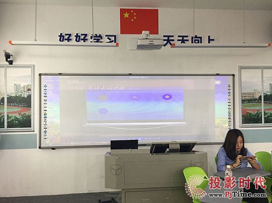 DET商教激光投影機(jī)亮相第71屆中國(guó)教育裝備展示會(huì)