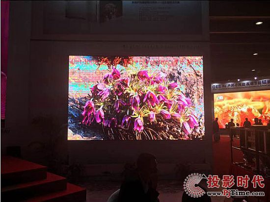 戶外高密高清LED顯示屏P3.47防水測(cè)試