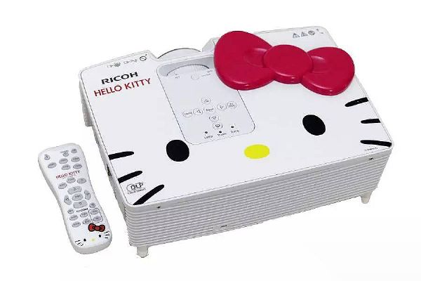 理光Hello kitty Full HD投影機讓家庭劇院粉嫩到冒泡泡