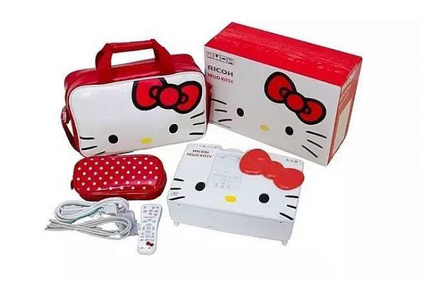 理光Hello kitty Full HD投影機讓家庭劇院粉嫩到冒泡泡