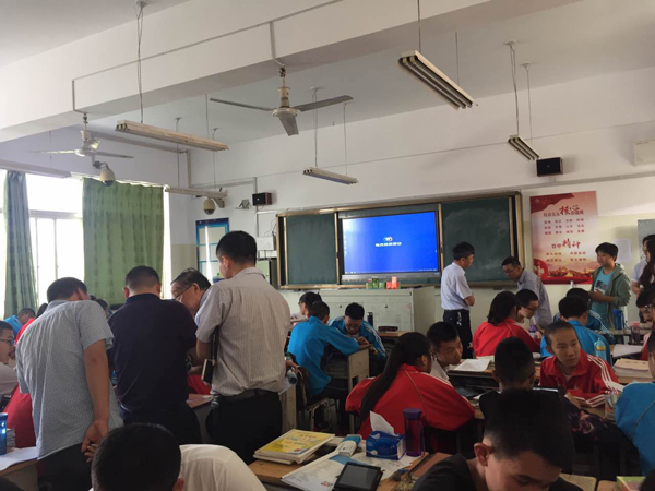 艾博德股份作為榆次二中智慧校園承建方之一，應邀出席了本次活動，為活動提供了建設性意見及優(yōu)質服務。
