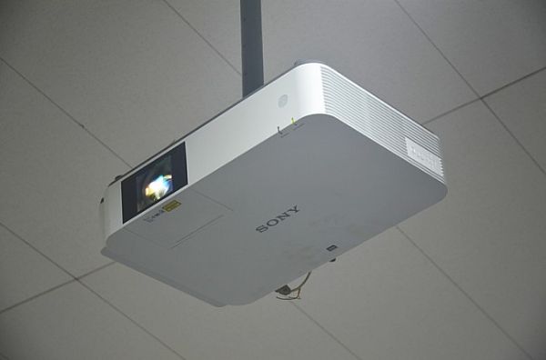 索尼P系列投影機裝備西安電子科大教室
