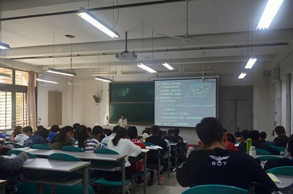 索尼P系列投影機裝備西安電子科大教室