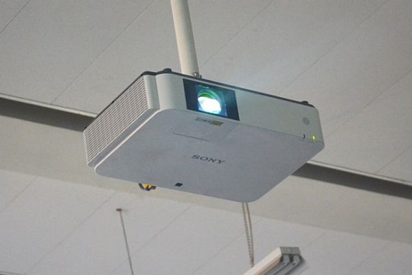 索尼P系列投影機裝備西安電子科大教室
