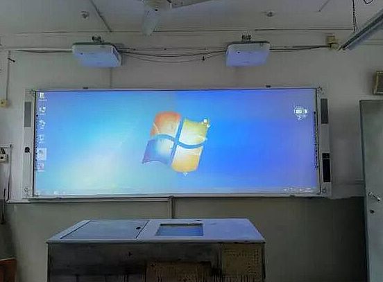 數字教室：教學顯示的超寬屏革命