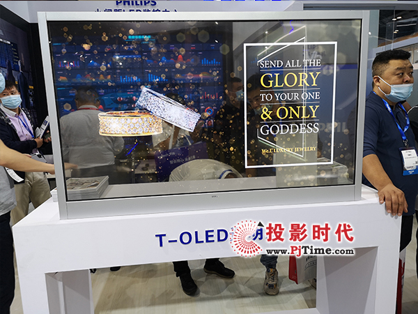 IFC:飛利浦商顯全方位展示,完美綻放