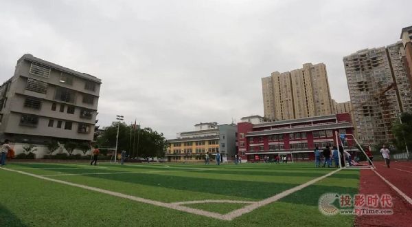 東方中原公益行走進車民小學 捐贈電子白板和投影機