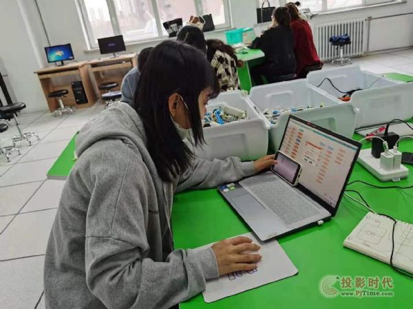 教育信息化的“中場戰事”，老教師孫文方和他的“秘器”