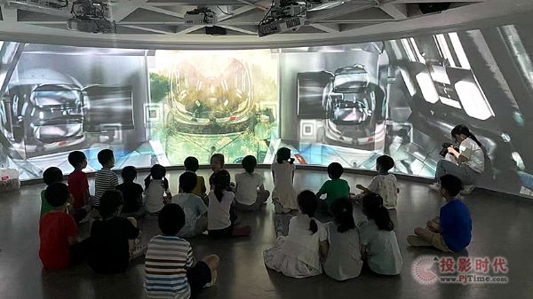 環幕投影在氣象館中的靈活運用