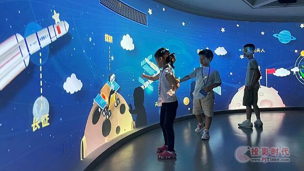 備受青少年喜愛的體感互動投影