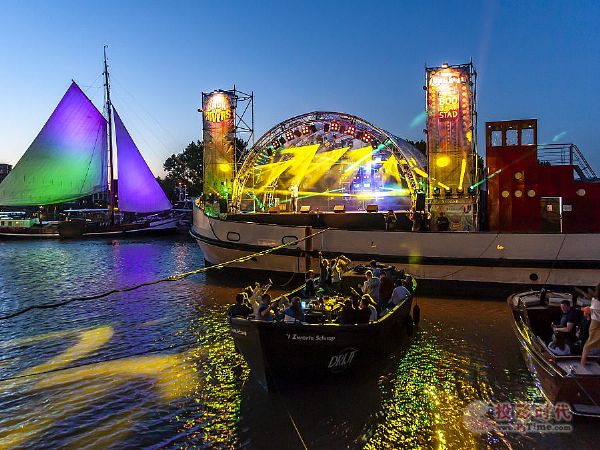 荷蘭Van Meel Sound and Lighting在音樂節中部署CODA Audio ViRAY