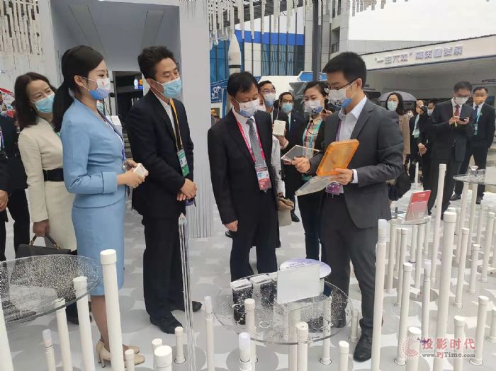 亮相進博會，長飛社會責任報告被工信部納入“千家優秀企業社會責任報告”