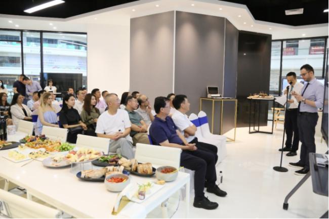 MAXHUB助力“表皮材料 | 工藝制造”2022中意面材論壇成功舉行