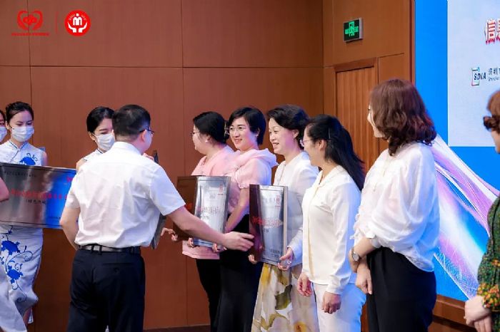 授牌儀式圓滿落幕!洲明公益基金會獲頒2022年度深圳市社會組織交流服務展示點