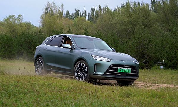 露營(yíng)新玩法 用華為問(wèn)界M5和Vidda C1 搭建沉浸式戶外汽車(chē)影院