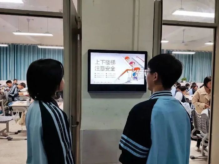 新秀學校如何“彎道超車”？看看這所學校的數字化新秘籍
