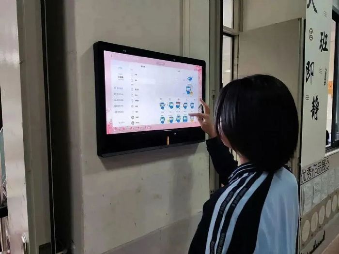 新秀學校如何“彎道超車”？看看這所學校的數字化新秘籍