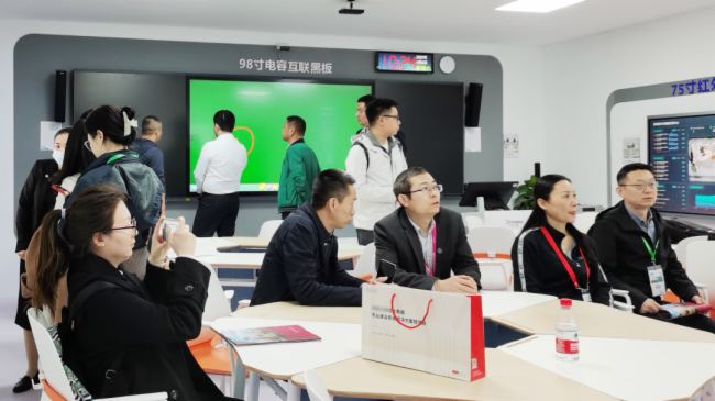 圓滿落幕！東方中原2023重慶高教展現場回顧