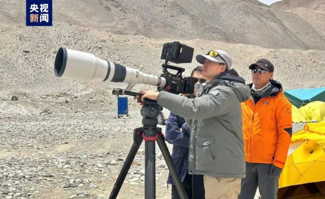 8K攝像機直播科考登山隊員登頂過程