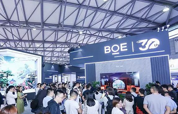 95寸全球最大：孱弱的OLED，前進的中國企業