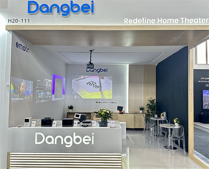 當(dāng)貝在IFA 2023推出首款搭載Google TV的超薄激光投影儀當(dāng)貝Atom