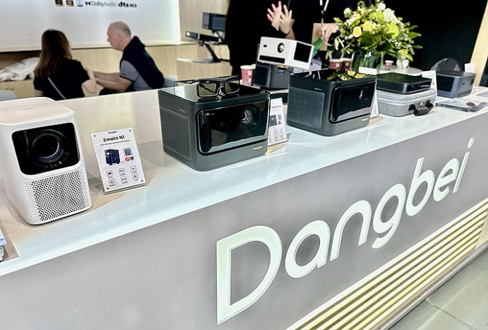 當(dāng)貝在IFA 2023推出首款搭載Google TV的超薄激光投影儀當(dāng)貝Atom