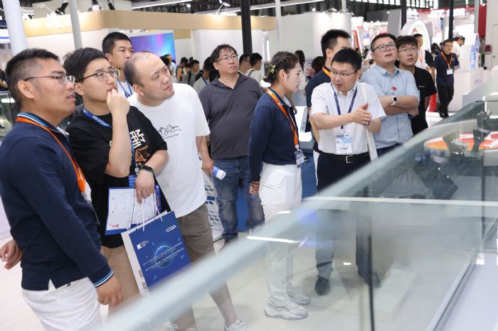 和輝光電斬獲DIC AWARD 2024顯示應(yīng)用創(chuàng)新大獎(jiǎng)