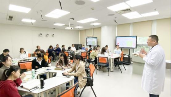 旭顯未來MiniLED智慧校園解決方案：數(shù)據(jù)顯示信息化 推動教育場景革新