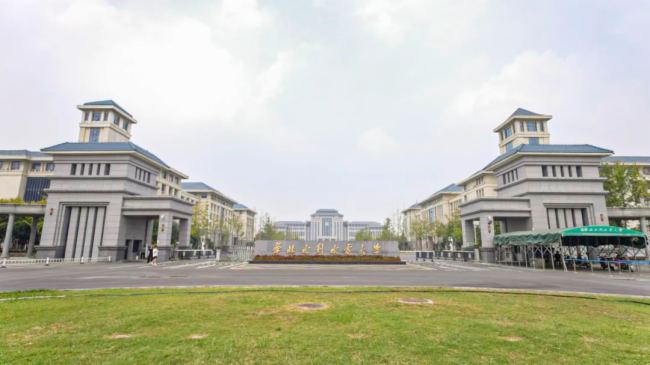 百余臺海信商用顯示激光工程投影機入駐華北水利水電大學