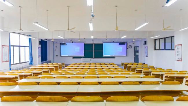 百余臺海信商用顯示激光工程投影機入駐華北水利水電大學