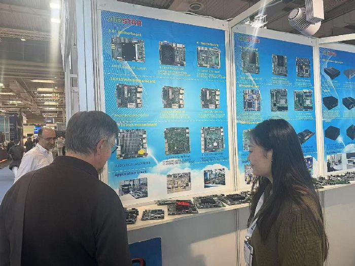 愛鑫微嵌入式無風(fēng)扇多功能工控機閃耀德國工業(yè)展